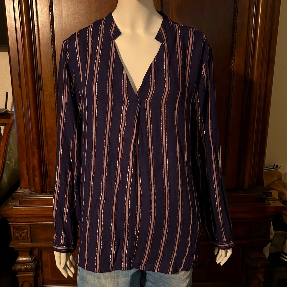 Fashionable V Neck Top
